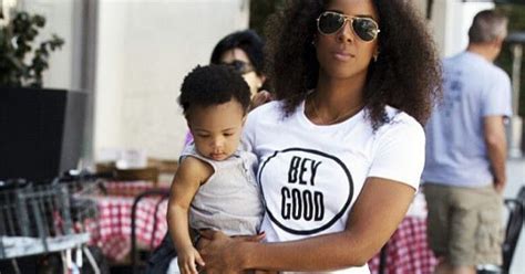 Kelly Rowland seen with son is a Sexy Mama! | Naija Blog ...
